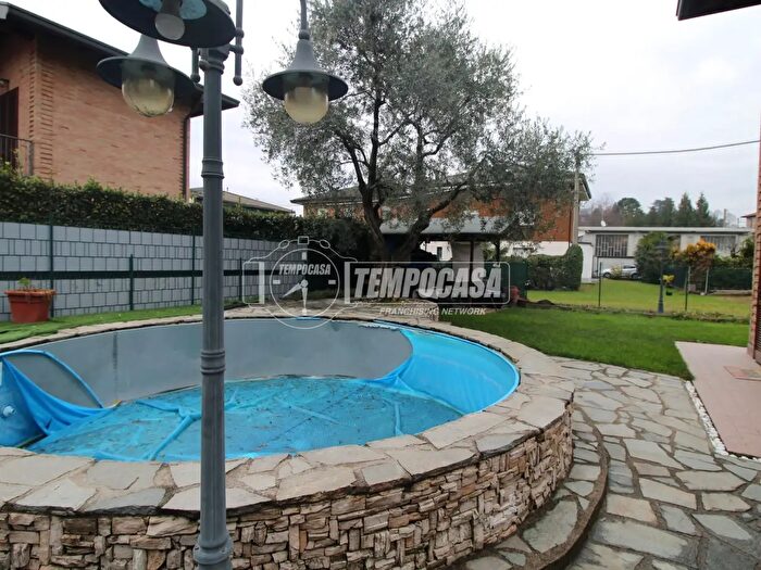 Appartamento trilocale in vendita in Alzate Brianza