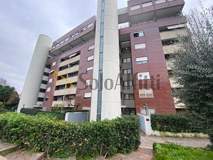 Appartamento trilocale in affitto in Viale Londra, Rinnovamento, Roma