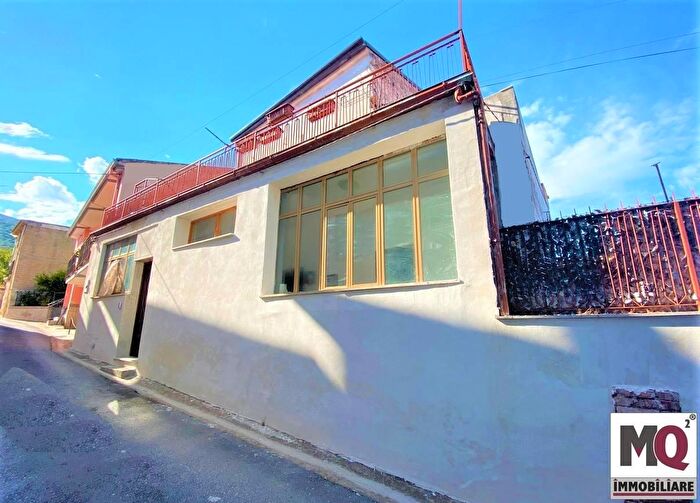 Casa con 5 locali in vendita in Via Castelluccio, Falciano Del Massico