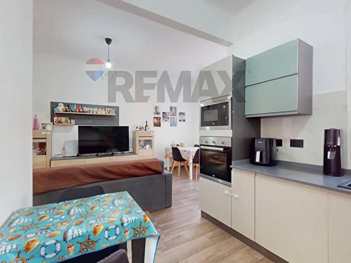 Appartamento con 6 locali in vendita in Viale Villini Rollino, Genova