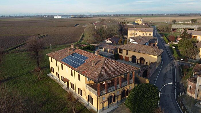 Casa con 12 locali in vendita in Via Milano, Marzano