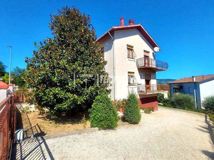 Casa con 8 locali in vendita in Castelfidardo