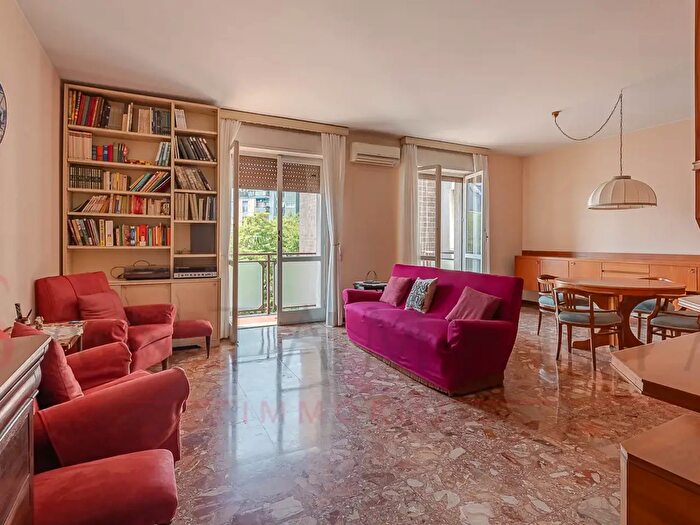 Appartamento quadrilocale in vendita in Via Privata Poggibonsi, Milano