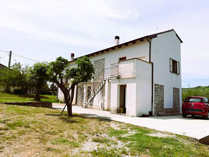Casa con 6 locali in vendita in Contrada Pianospedale, Gissi