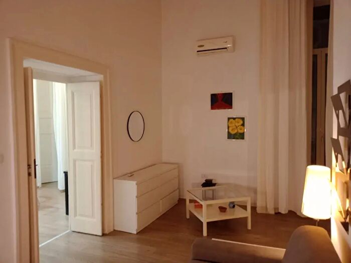 Appartamento bilocale in affitto in Via Toledo, Napoli