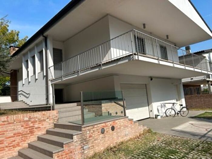 Casa con 6 locali in vendita in Via Alfredo Morini, Faenza