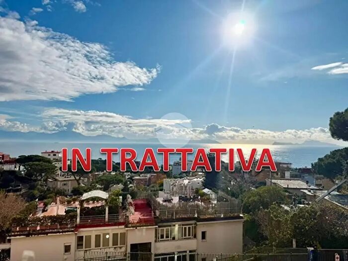 Appartamento bilocale in vendita in Via Posillipo, Napoli