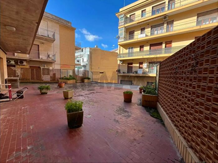 Appartamento con 7 locali in vendita in Via Archimede, Ragusa