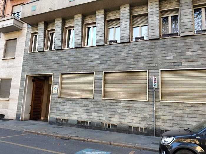 Appartamento con 6 locali in affitto in Corso Luigi Einaudi, Crocetta, Torino