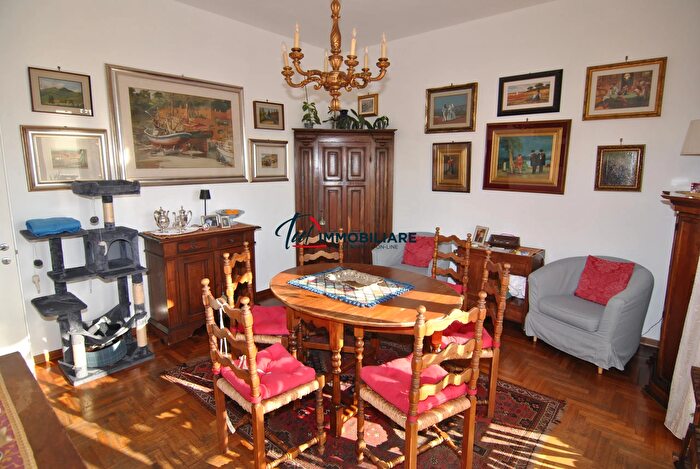 Appartamento con 5 locali in vendita in Viale Fabbricotti, Livorno