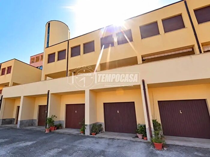 Appartamento trilocale in vendita in Piazza Aldo Moro, Agugliano