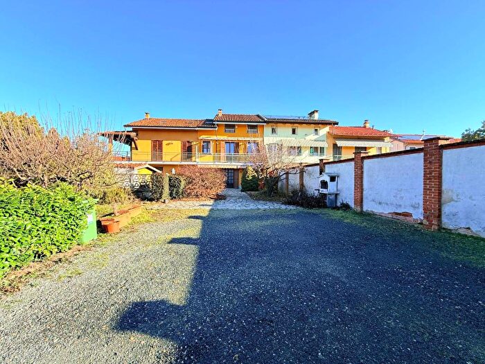 Casa con 6 locali in affitto in Via Principe Amedeo, Santena