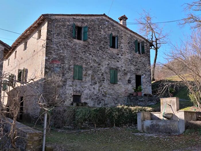 Casa con 16 locali in vendita in Langhirano