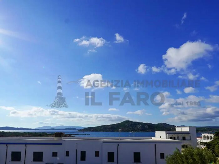 Appartamento trilocale in vendita in Via Quarto, La Maddalena