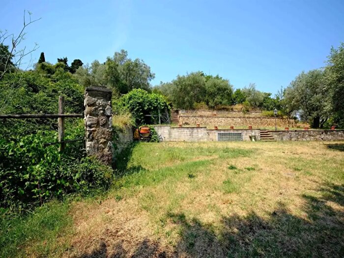 Casa bilocale in vendita in Via Montalbiolo, Carmignano