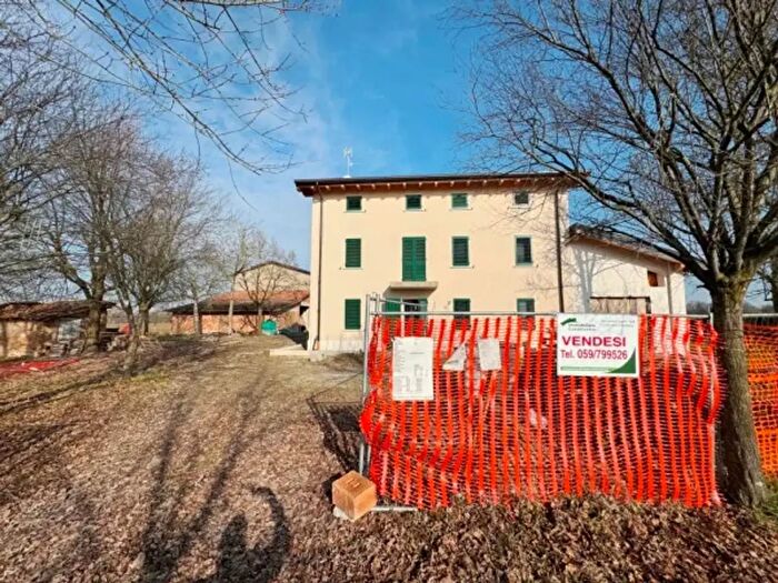 Casa con 6 locali in vendita in Stradello Bonaghino, Modena