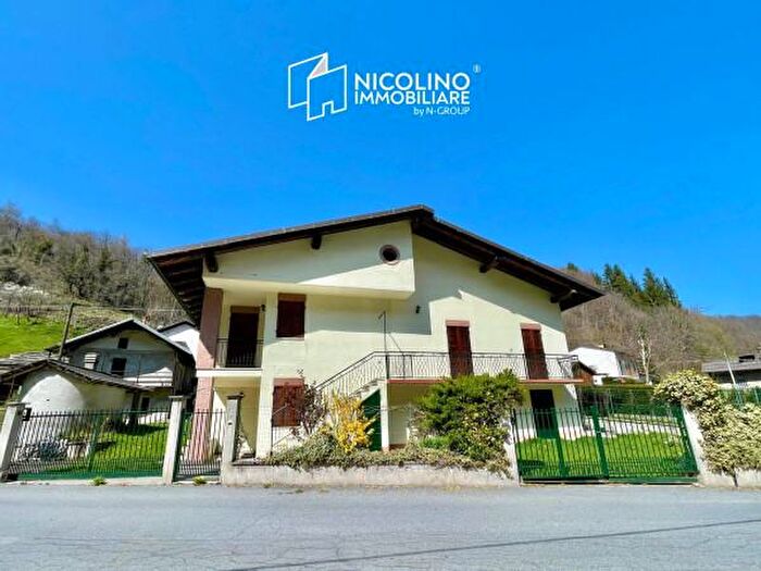 Casa quadrilocale in vendita in Frazione Molino, Valloriate