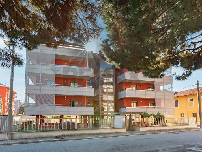 Appartamento trilocale in vendita in Via Santa Liberata, Castellanza