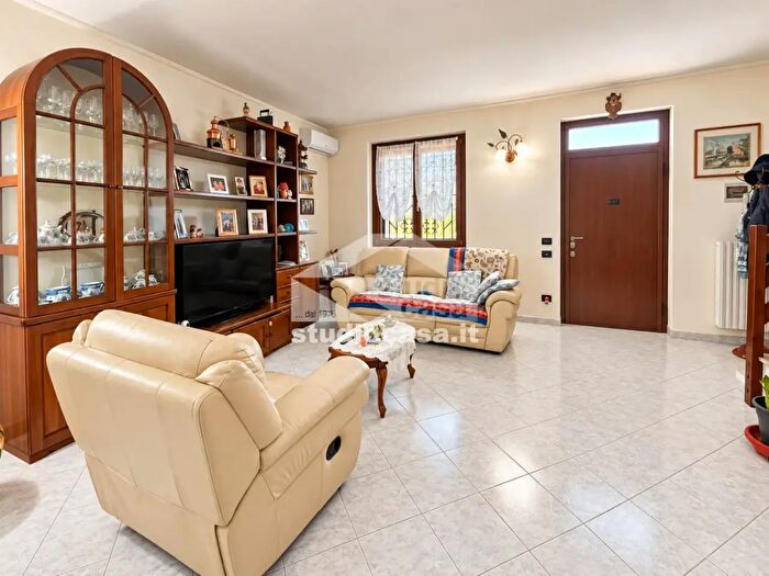 Casa quadrilocale in vendita in Via Roma, Marzano