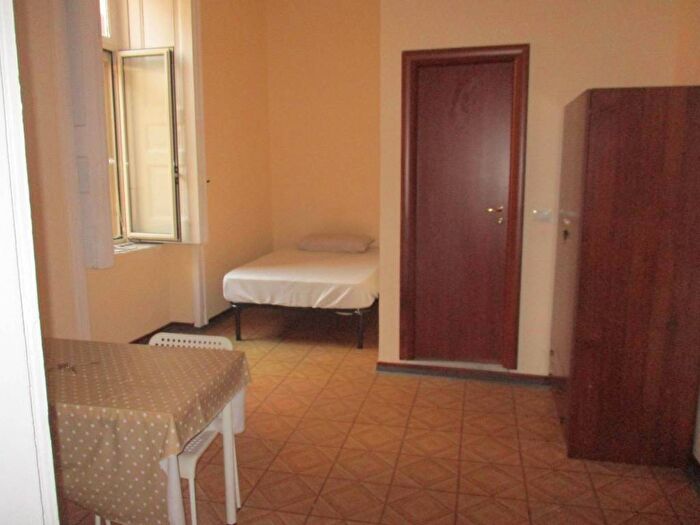 Appartamento monolocale in affitto in Via Luigi Settembrini, Centro Storico, Napoli
