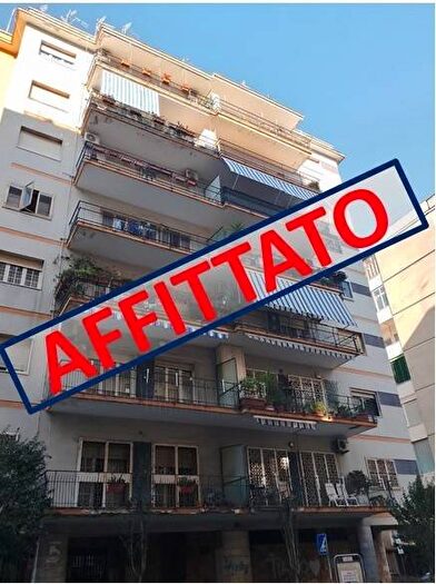 Appartamento con 5 locali in affitto in Via Luigi Caldieri, Vomero, Napoli