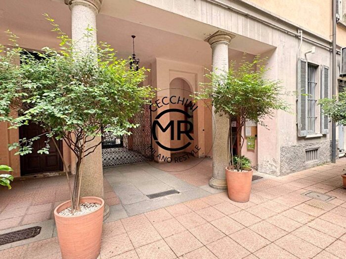 Appartamento bilocale in affitto in Piazza Firenze, Cenisio, Milano