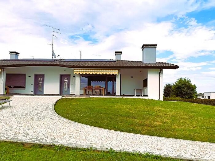 Casa con 6 locali in vendita in Latisana