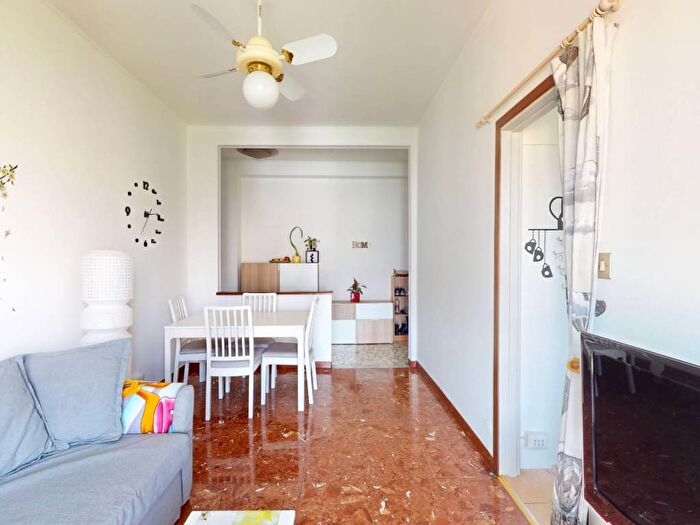 Appartamento trilocale in affitto in Viale Giovanni Da Cermenate, Pezzotti Meda, Milano