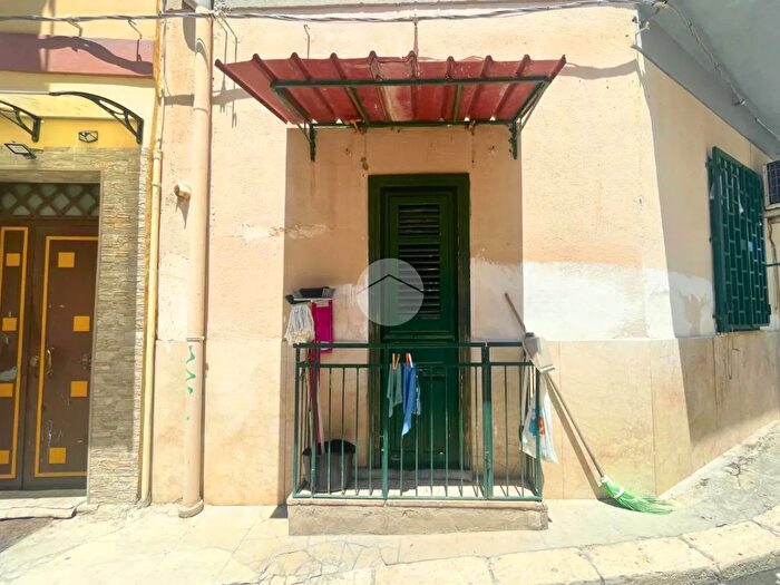 Appartamento trilocale in vendita in Via Milazzo, Palermo