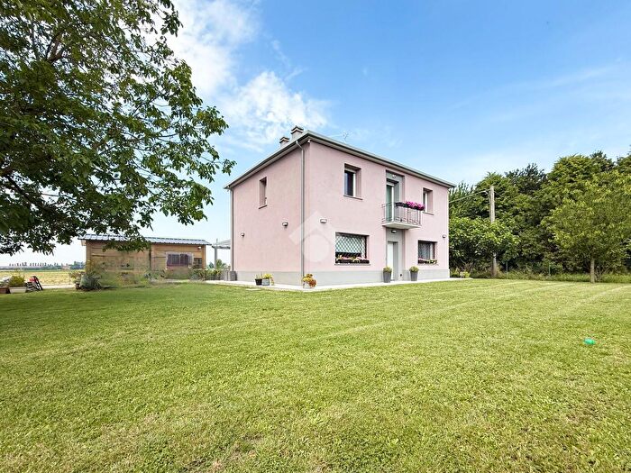 Casa con 5 locali in vendita in Via Provinciale Superiore, Molinella