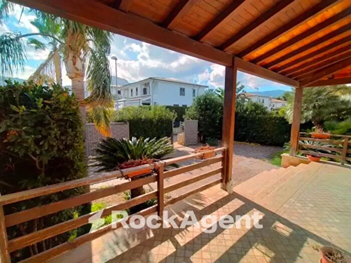 Casa con 6 locali in vendita in Viale del Levante, Carini