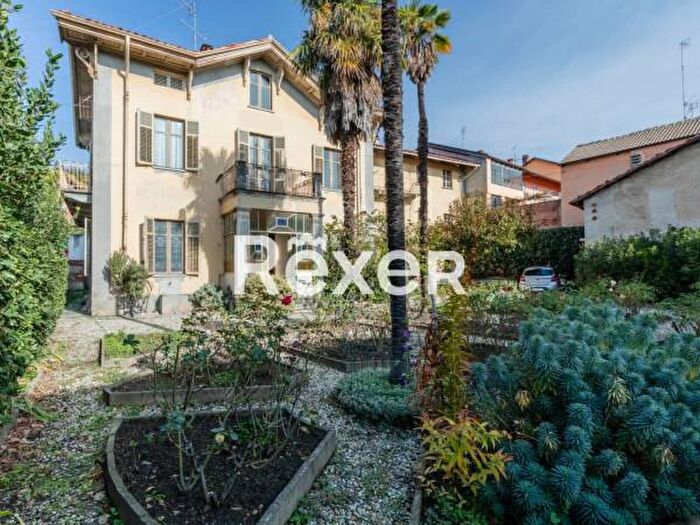 Casa con 6 locali in vendita in Via Roma, Almese