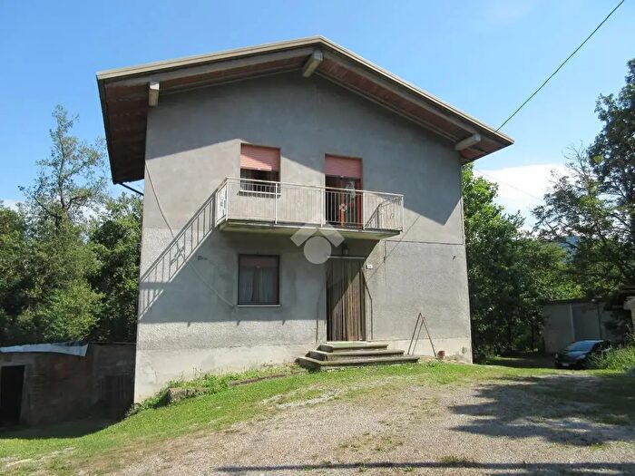 Casa quadrilocale in vendita in Via Verica, Pavullo Nel Frignano