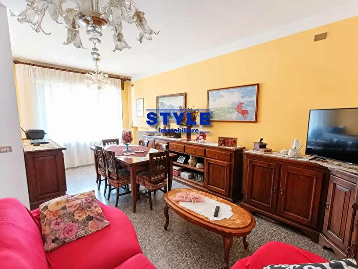 Casa con 8 locali in vendita in Mirano