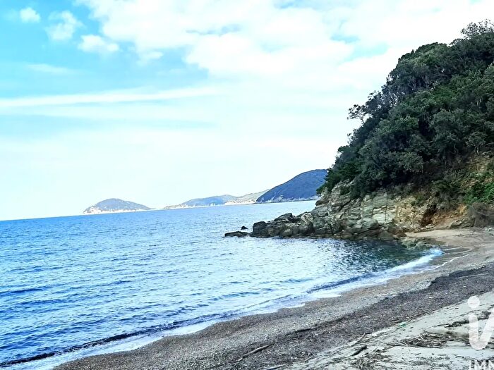 Appartamento trilocale in vendita in Via del Cotoncello Snc, Marciana