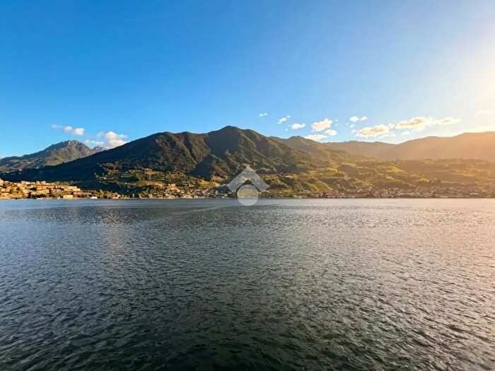 Appartamento bilocale in vendita in Via Carzano, Monte Isola