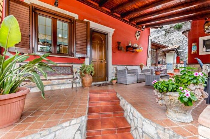 Casa con 5 locali in vendita in Via del Colle, Maenza