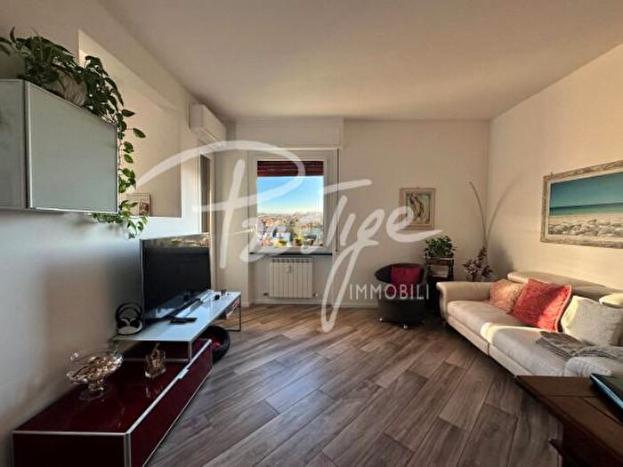 Appartamento trilocale in vendita in Via Montepertico, La Spezia