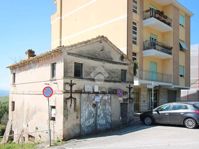 Casa quadrilocale in vendita in Viale Trento Nunzi, Fermo