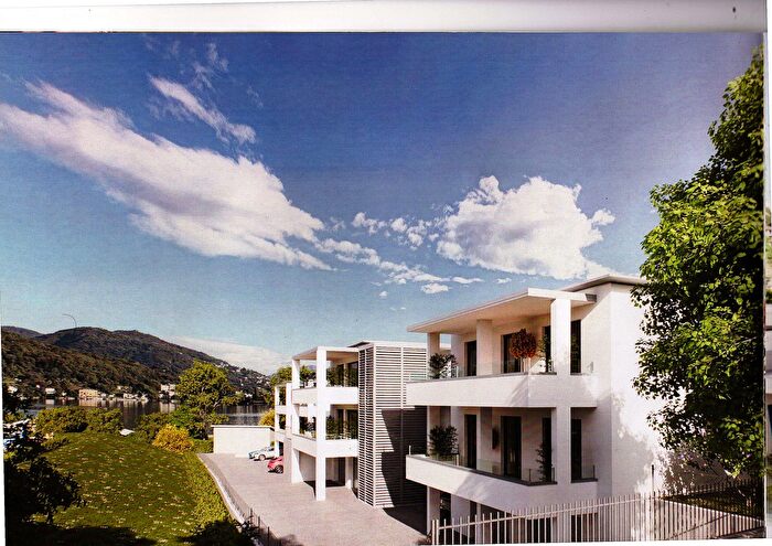 Appartamento trilocale in vendita in Lavena Ponte Tresa