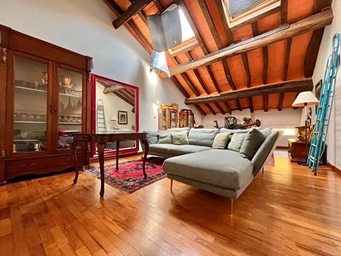 Casa con 7 locali in vendita in Correggio