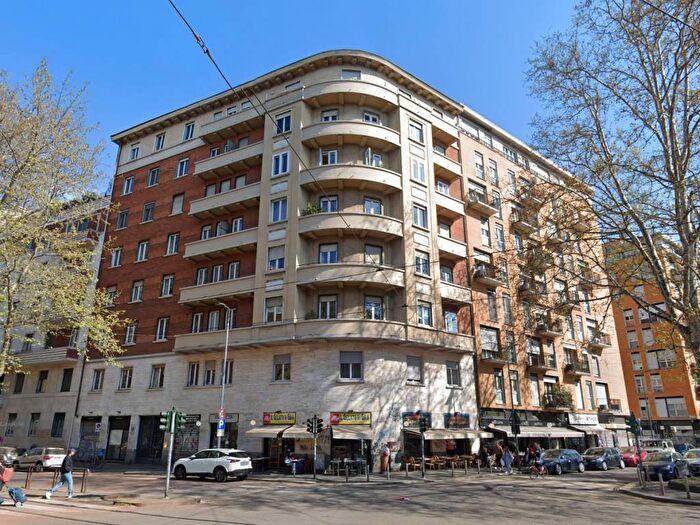 Appartamento trilocale in affitto in Via Giovanni Pascoli, Città Studi, Milano