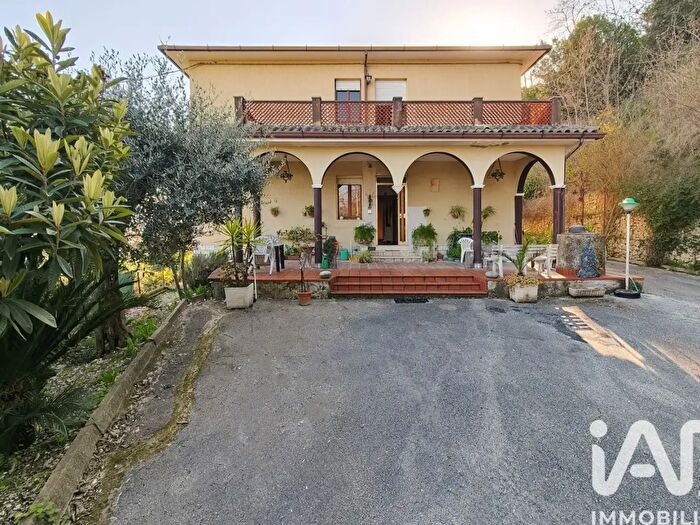 Appartamento con 8 locali in vendita in Via Contrada Campiglione, Fermo