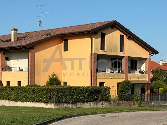 Casa con 6 locali in vendita in Via Viernheim Ro, Rovigo