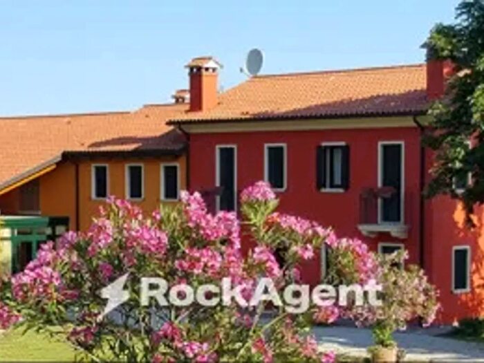 Casa con 6 locali in vendita in Rovolon