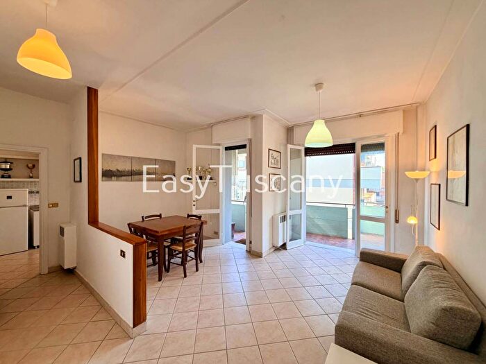 Appartamento con 6 locali in vendita in Via dei Partigiani, Darsena Ex Campo di Aviazione, Viareggio