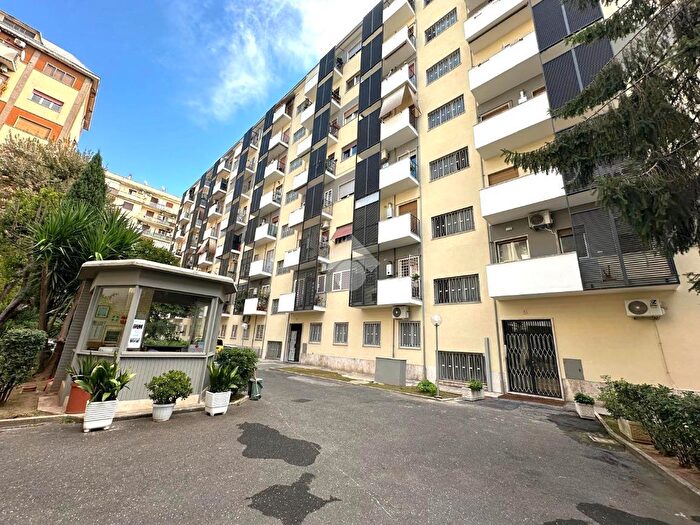 Appartamento bilocale in vendita in Viale Val Padana, Roma