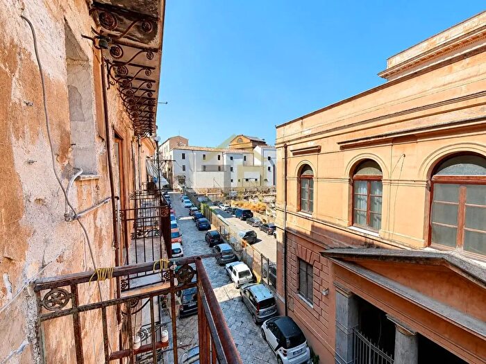 Appartamento quadrilocale in vendita in Piazza degli Aragonesi, Palermo