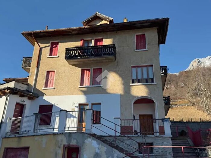 Appartamento con 5 locali in vendita in Via Foch, Voltago Agordino