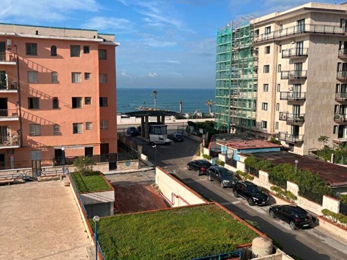 Appartamento trilocale in affitto in Viale del Mare, Pinetamare, Castel Volturno